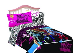 COOL KIDS ROOMS Mattel 76-Inch by 86-Inch Microfiber Comforter, Monster High Ghouls Rule, Full